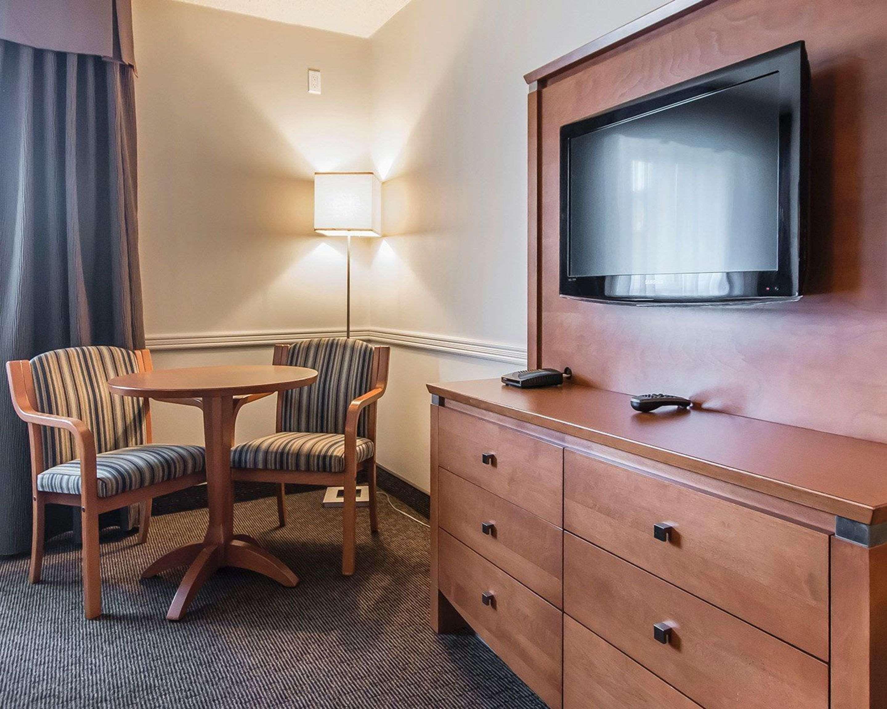 Quality Inn Rouyn-Noranda Экстерьер фото