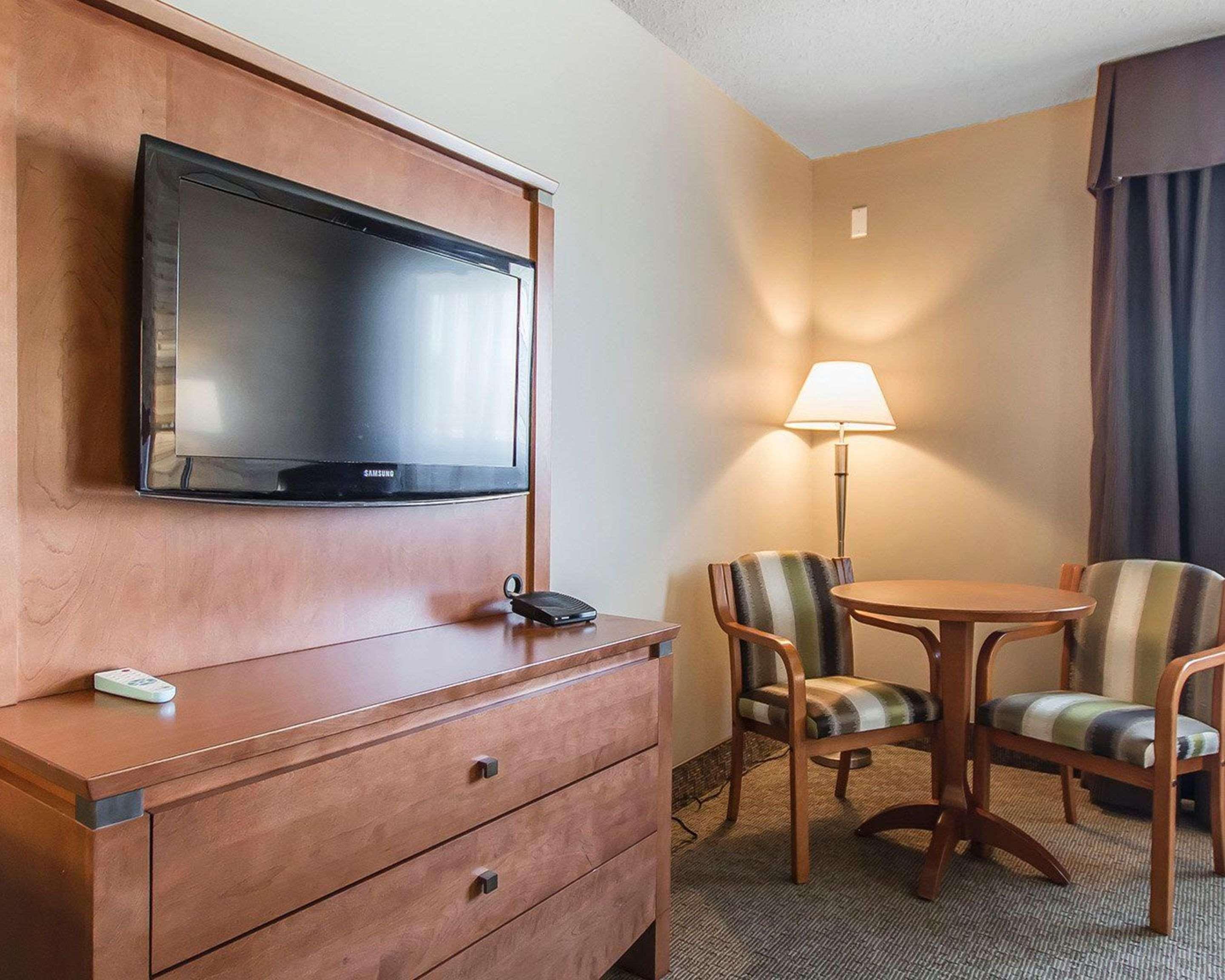 Quality Inn Rouyn-Noranda Экстерьер фото