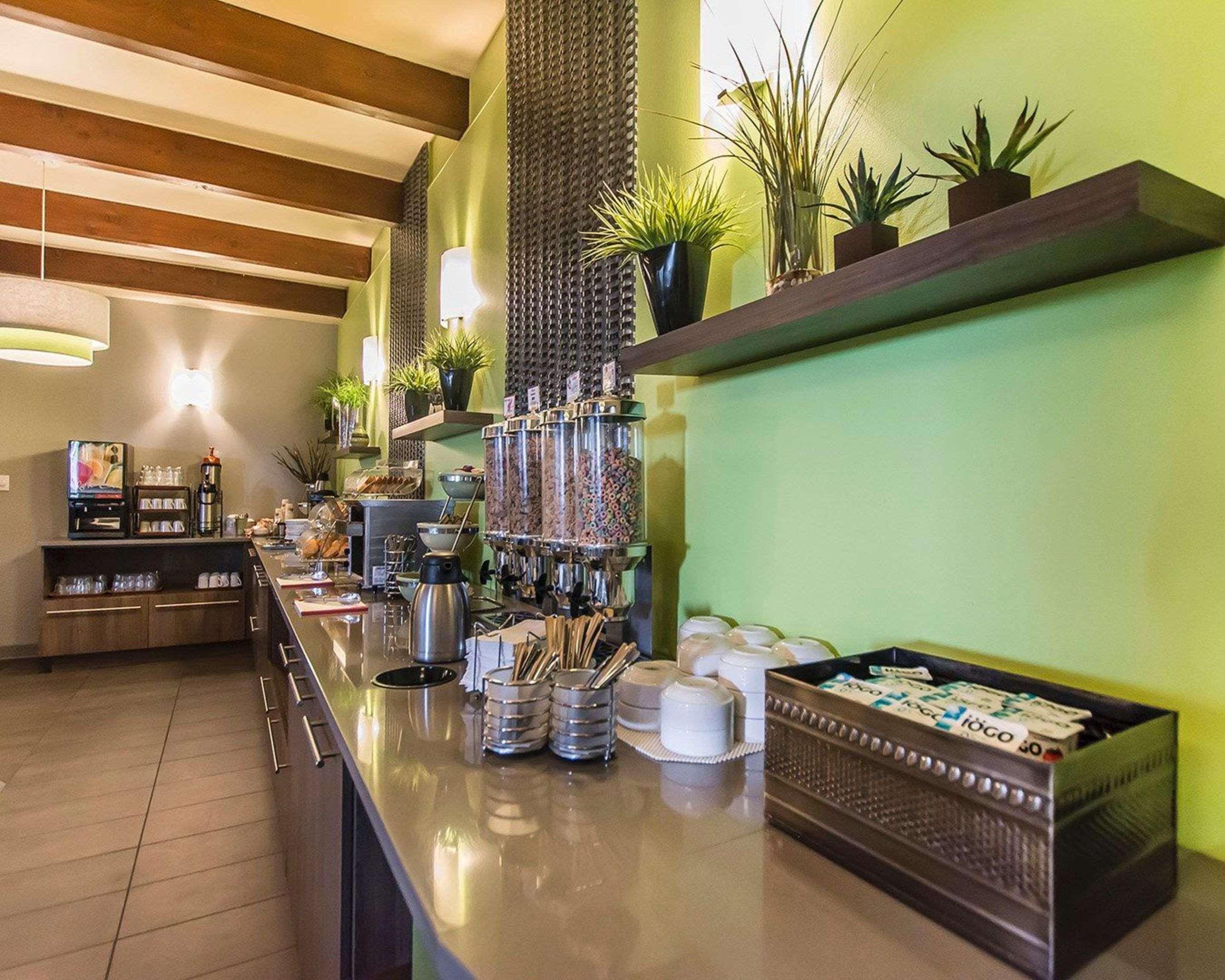 Quality Inn Rouyn-Noranda Экстерьер фото