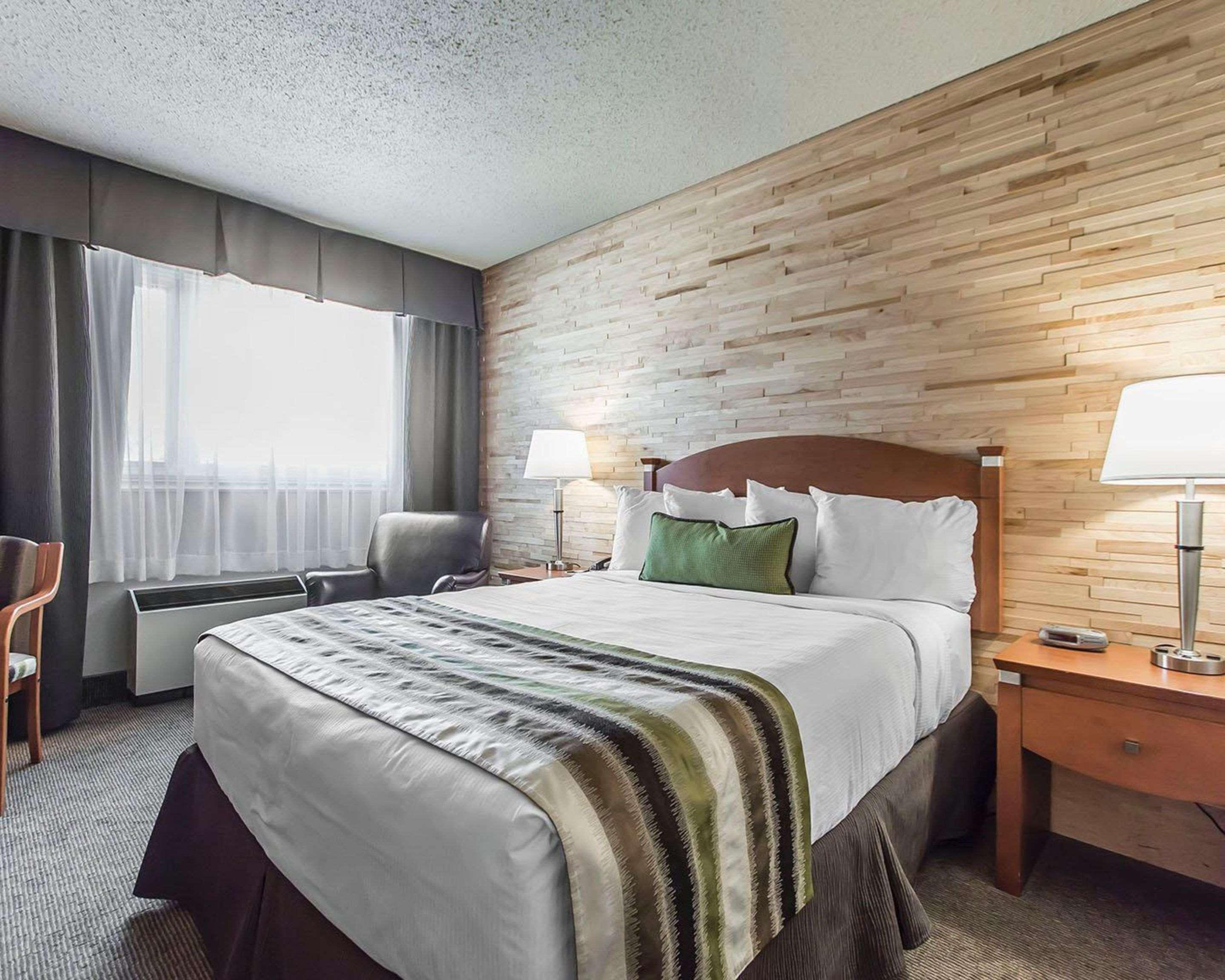 Quality Inn Rouyn-Noranda Экстерьер фото