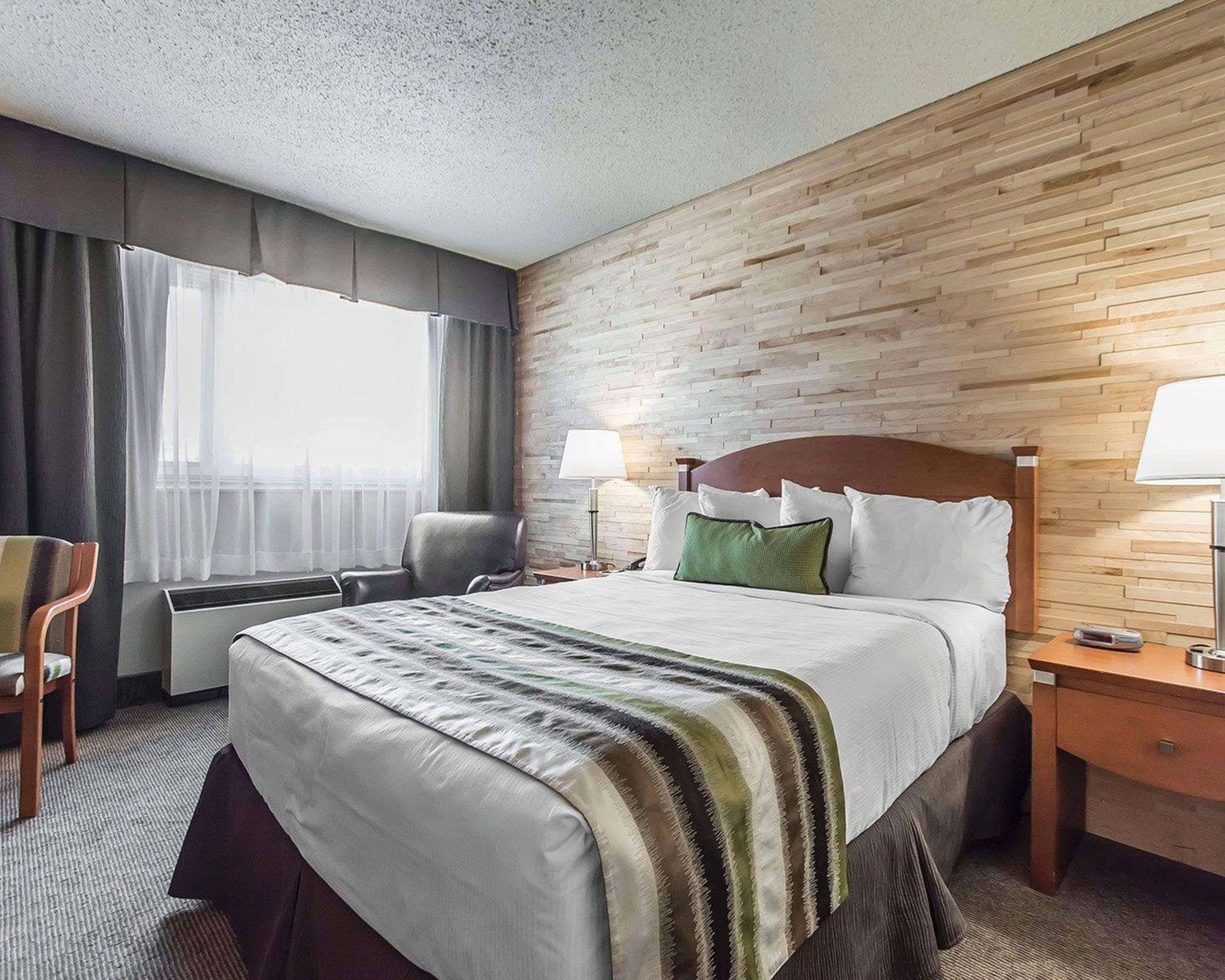Quality Inn Rouyn-Noranda Экстерьер фото