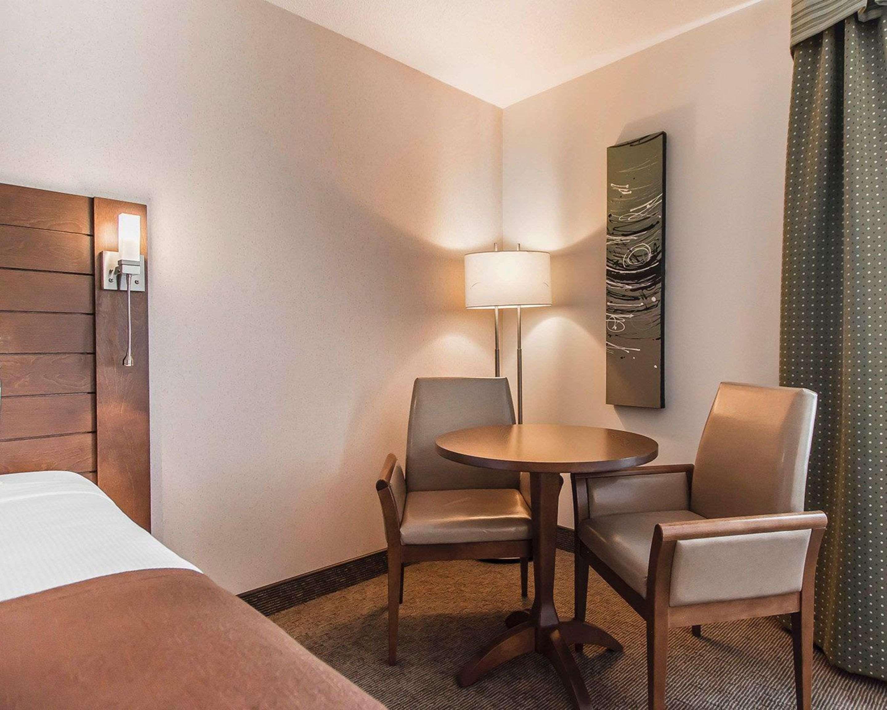Quality Inn Rouyn-Noranda Экстерьер фото
