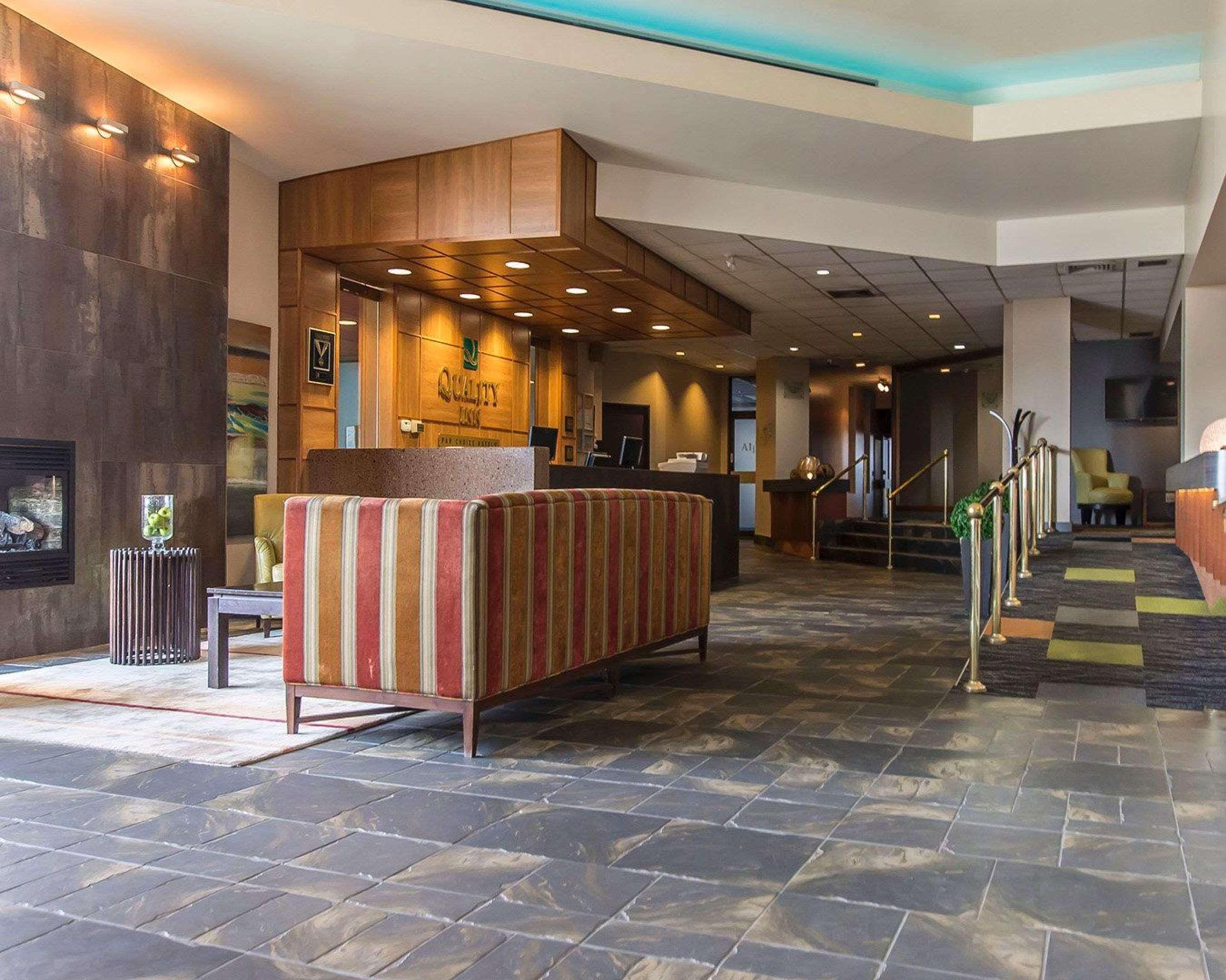 Quality Inn Rouyn-Noranda Экстерьер фото