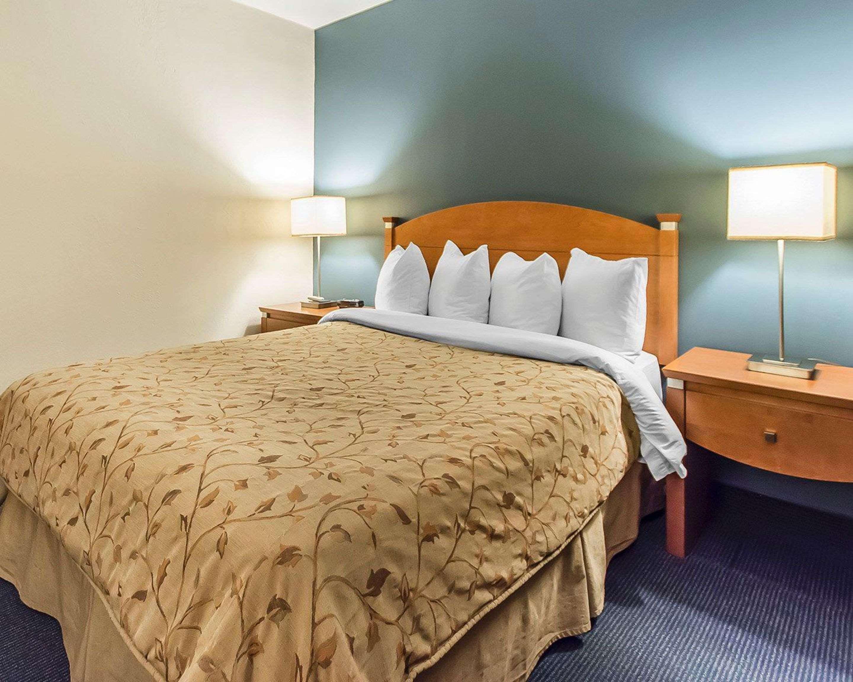 Quality Inn Rouyn-Noranda Экстерьер фото