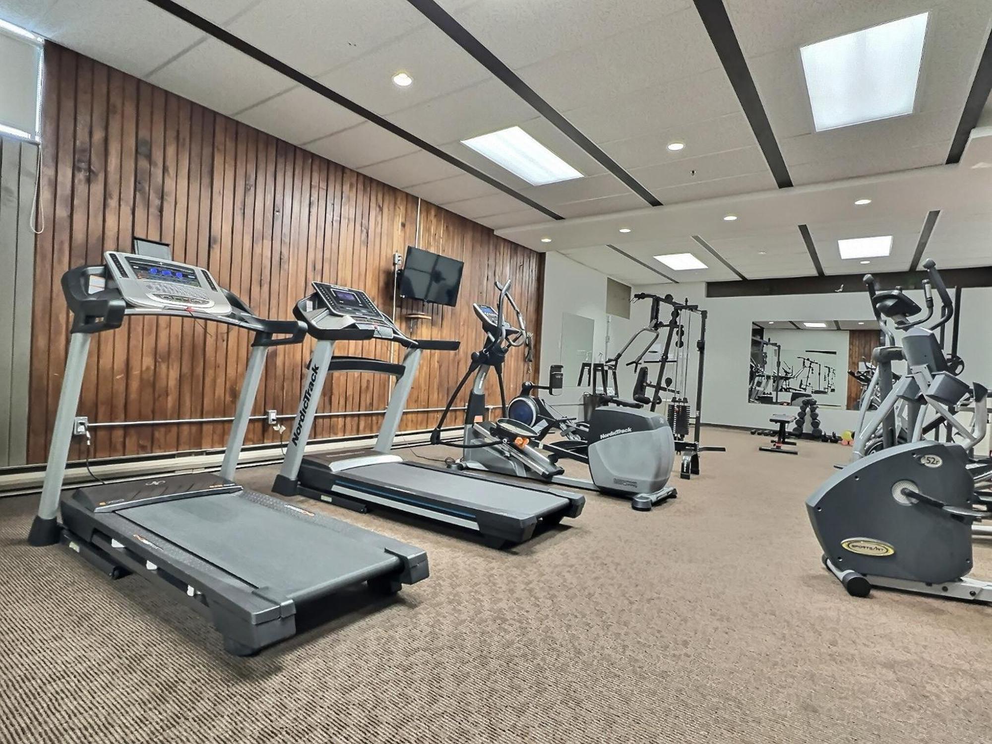 Quality Inn Rouyn-Noranda Экстерьер фото