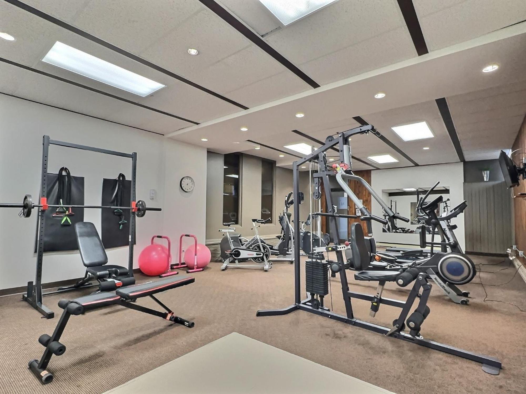 Quality Inn Rouyn-Noranda Экстерьер фото