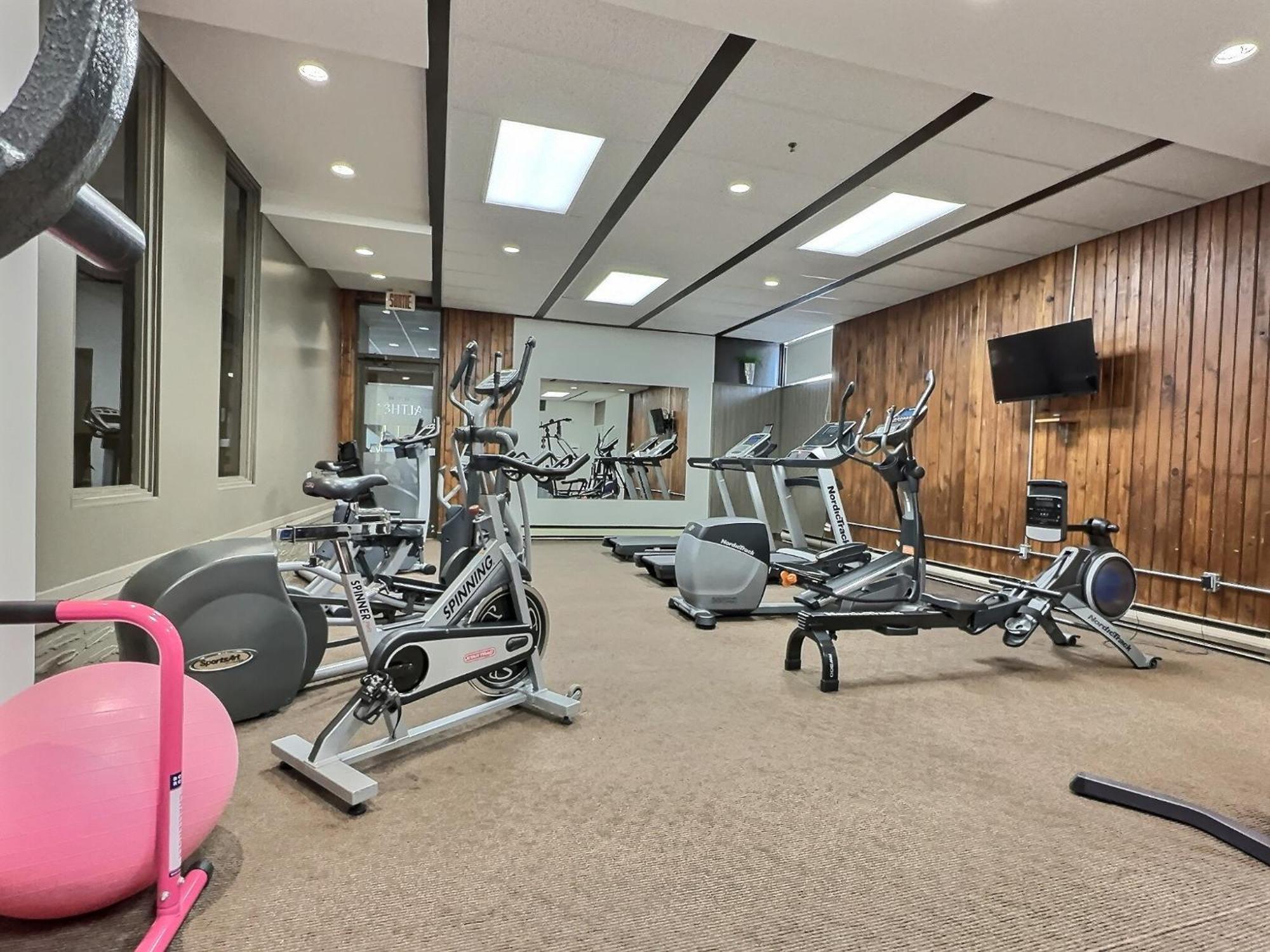 Quality Inn Rouyn-Noranda Экстерьер фото